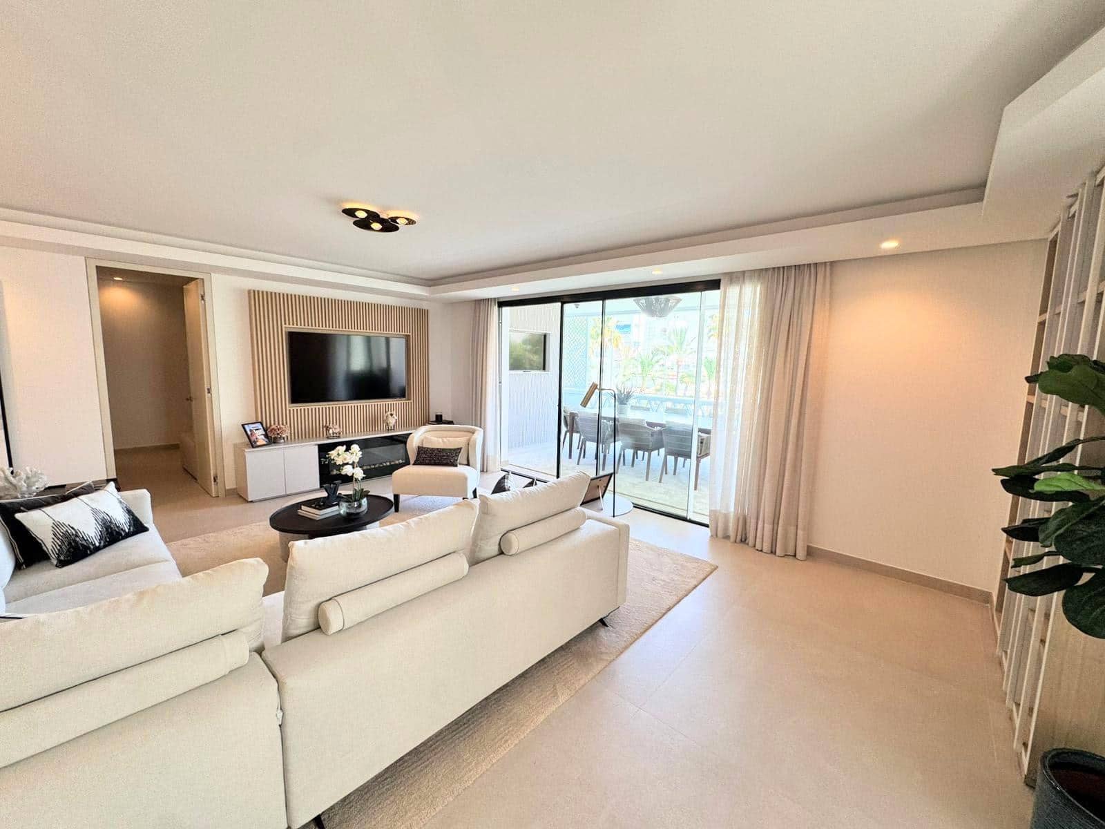 3 bedroom Flat for sale in Puerto Banus with pool garage - € 2,333,000 (Ref: 9930816)