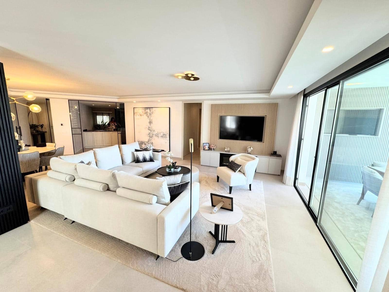3 bedroom Flat for sale in Puerto Banus with pool garage - € 2,333,000 (Ref: 9930816)