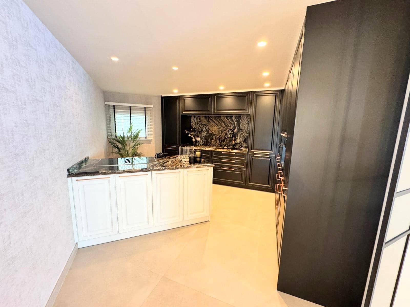 3 bedroom Flat for sale in Puerto Banus with pool garage - € 2,333,000 (Ref: 9930816)