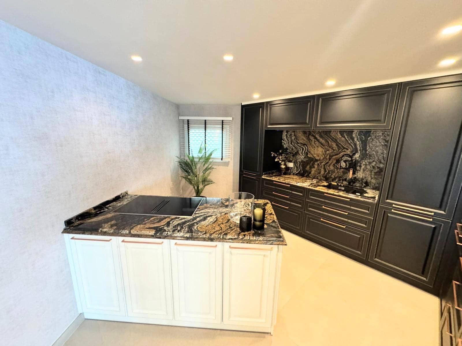 3 bedroom Flat for sale in Puerto Banus with pool garage - € 2,333,000 (Ref: 9930816)