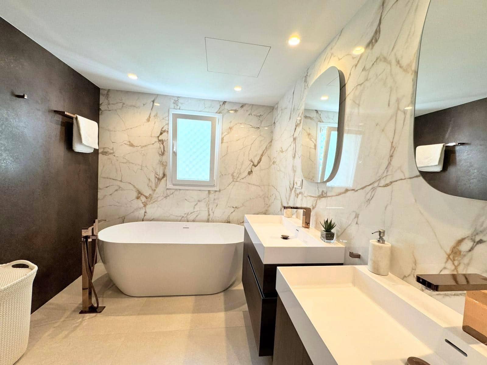 3 bedroom Flat for sale in Puerto Banus with pool garage - € 2,333,000 (Ref: 9930816)