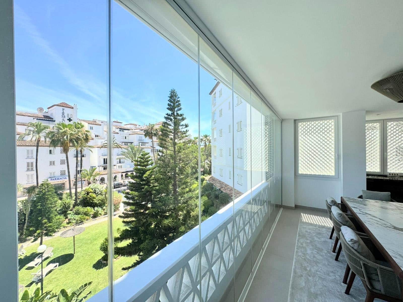 3 bedroom Flat for sale in Puerto Banus with pool garage - € 2,333,000 (Ref: 9930816)