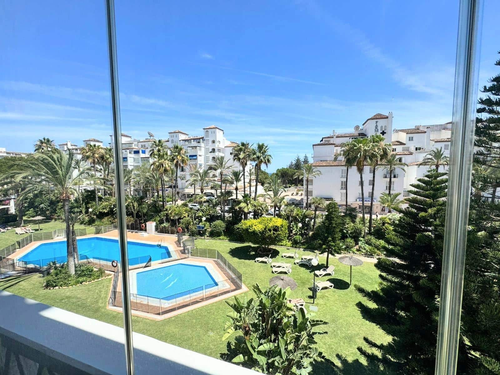 3 bedroom Flat for sale in Puerto Banus with pool garage - € 2,333,000 (Ref: 9930816)
