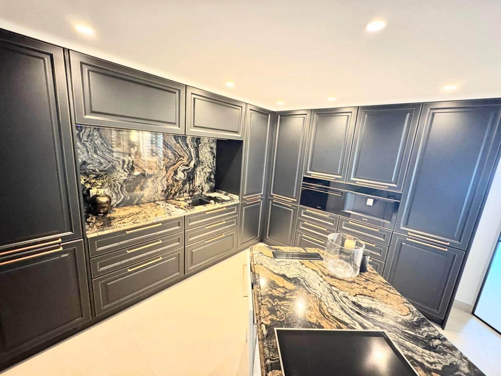 3 bedroom Flat for sale in Puerto Banus with pool garage - € 2,333,000 (Ref: 9930816)