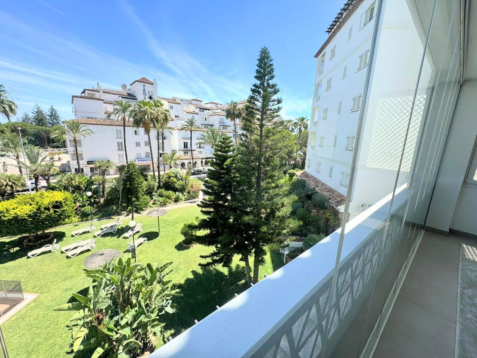 3 bedroom Flat for sale in Puerto Banus with pool garage - € 2,333,000 (Ref: 9930816)