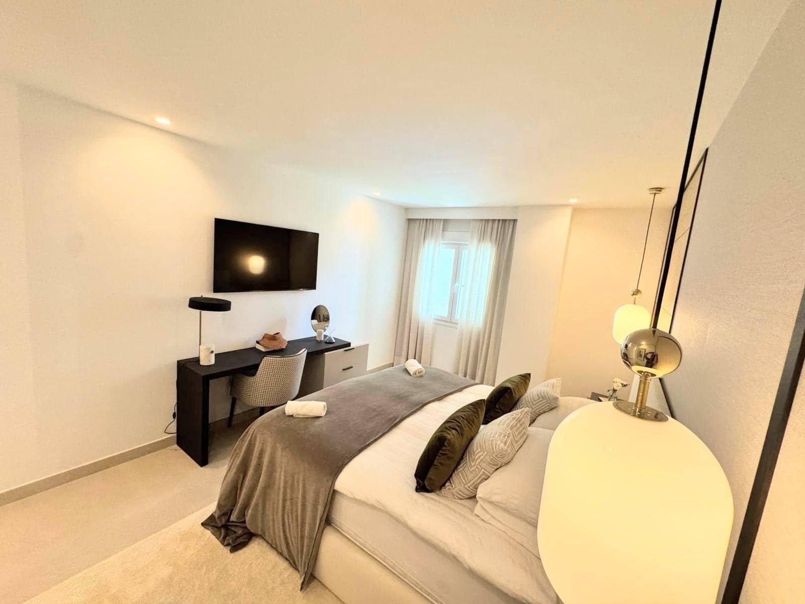 3 bedroom Flat for sale in Puerto Banus with pool garage - € 2,333,000 (Ref: 9930816)