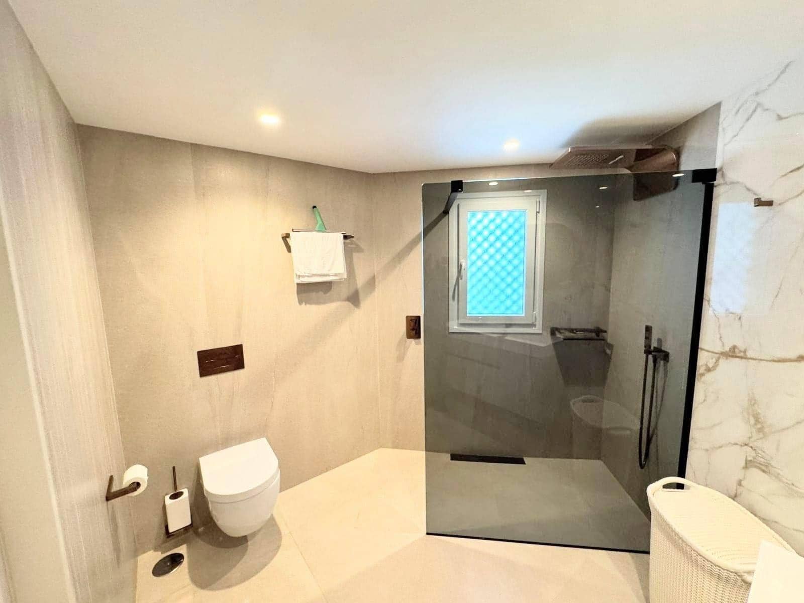 3 bedroom Flat for sale in Puerto Banus with pool garage - € 2,333,000 (Ref: 9930816)