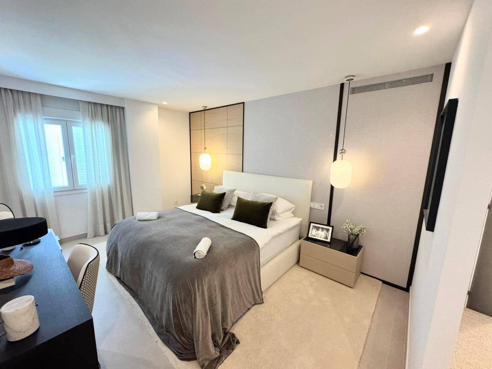 3 bedroom Flat for sale in Puerto Banus with pool garage - € 2,333,000 (Ref: 9930816)