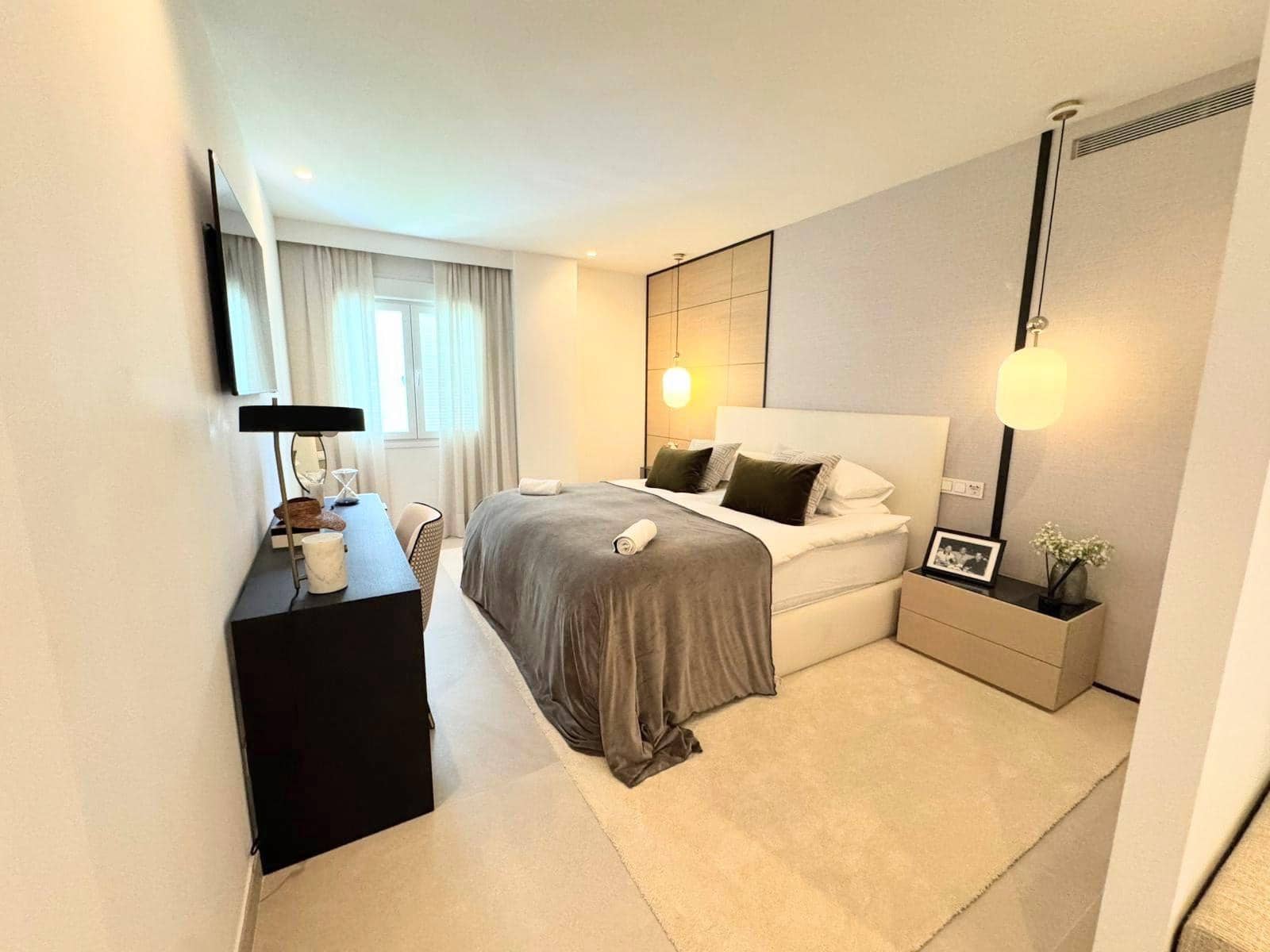 3 bedroom Flat for sale in Puerto Banus with pool garage - € 2,333,000 (Ref: 9930816)