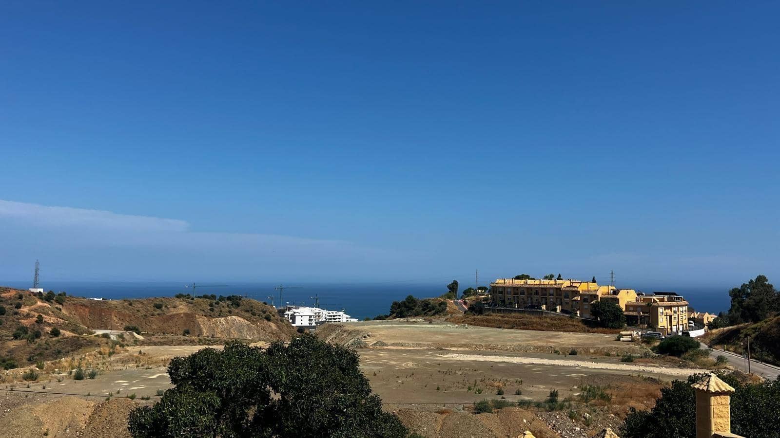 3 soveværelse Villa til salg i Fuengirola med swimmingpool - € 270.000 (Ref: 9936460)