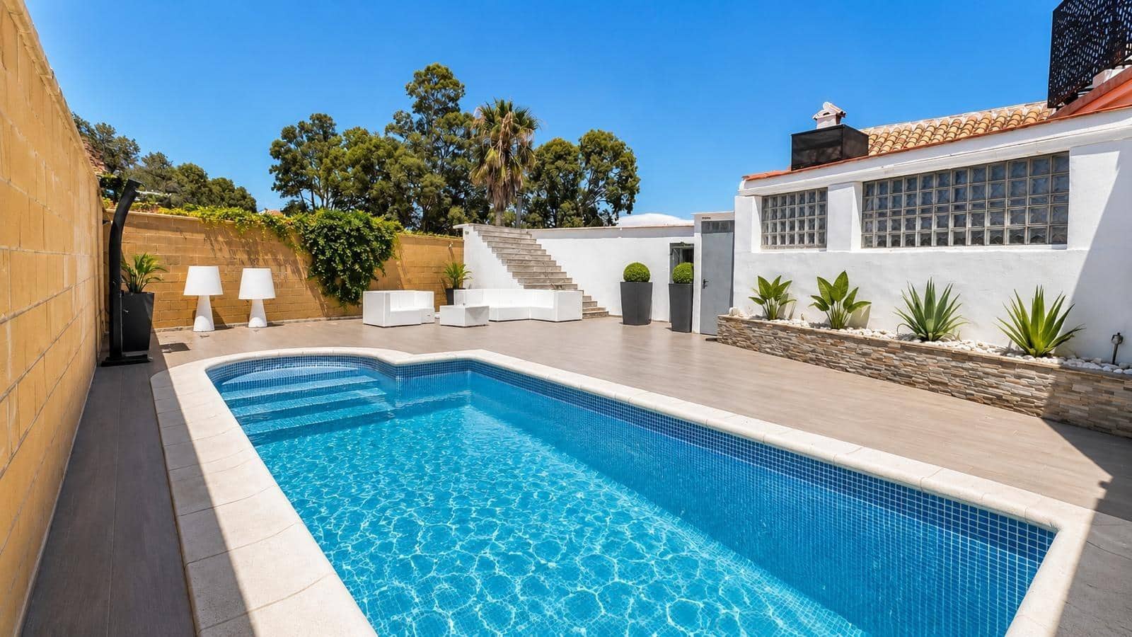 3 soveværelse Villa til salg i Fuengirola med swimmingpool - € 270.000 (Ref: 9936460)