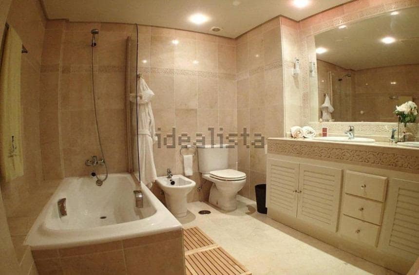 Piso de 2 habitaciones en Benalmádena en venta con piscina garaje - 720.000 € (Ref: 9938275)