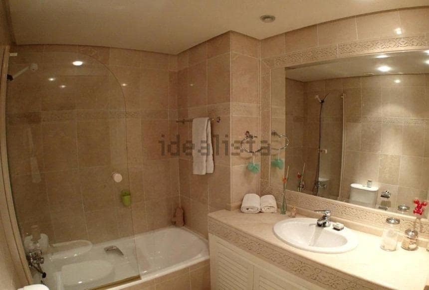 Piso de 2 habitaciones en Benalmádena en venta con piscina garaje - 720.000 € (Ref: 9938275)