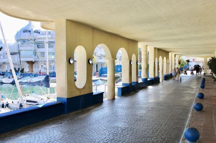 Piso de 2 habitaciones en Benalmádena en venta con piscina garaje - 720.000 € (Ref: 9938275)