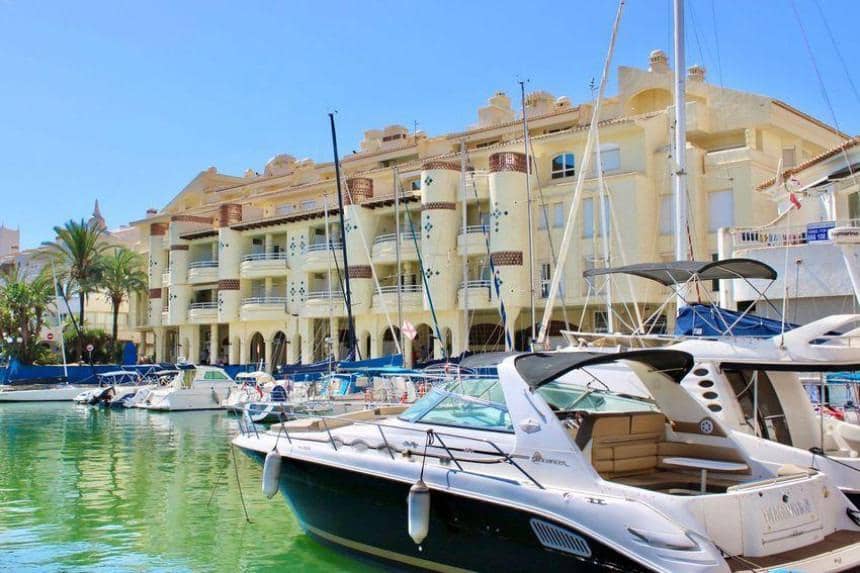Piso de 2 habitaciones en Benalmádena en venta con piscina garaje - 720.000 € (Ref: 9938275)