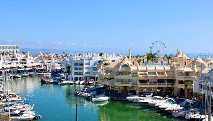 Piso de 2 habitaciones en Benalmádena en venta con piscina garaje - 720.000 € (Ref: 9938275)