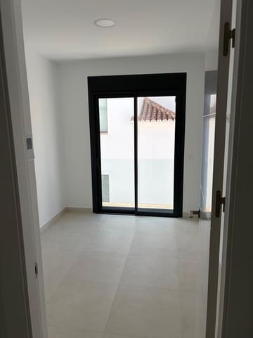 3 soverom Rekkehus til salgs i Las Lagunas de Mijas, Mijas med svømmebasseng garasje - € 455 000 (Ref: 9958042)