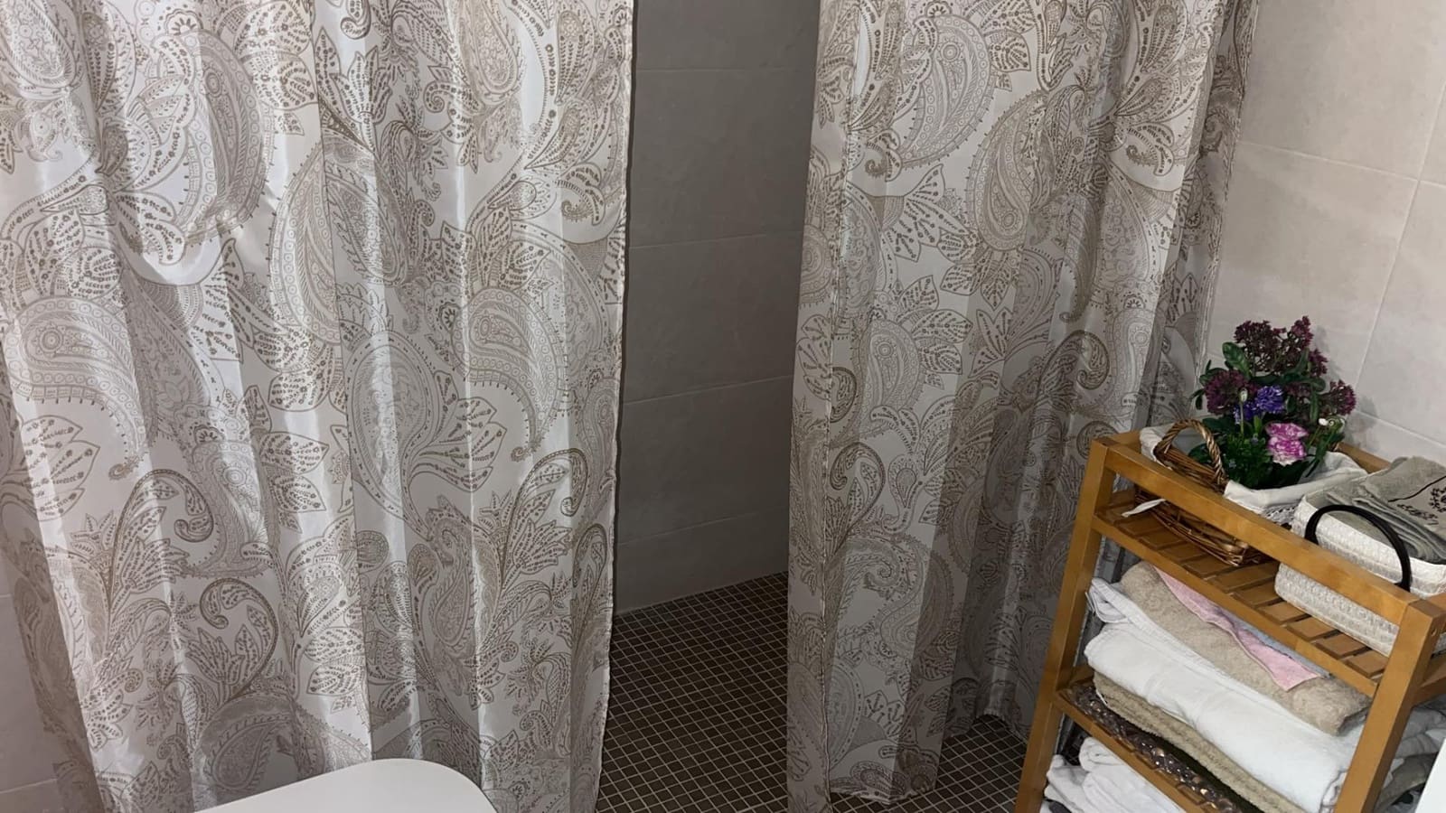 2 soveværelse Lejlighed til leje i Torrequebrada med swimmingpool garage - € 1.500 (Ref: 9979807)
