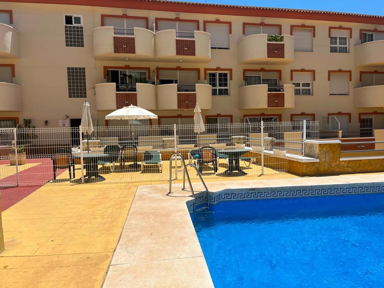 2 soveværelse Lejlighed til leje i Torrequebrada med swimmingpool garage - € 1.500 (Ref: 9979807)
