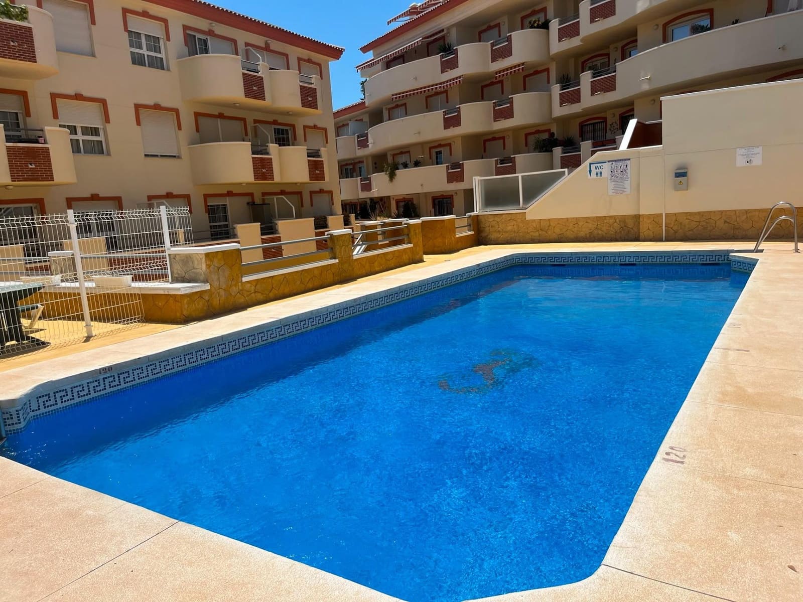 2 soveværelse Lejlighed til leje i Torrequebrada med swimmingpool garage - € 1.500 (Ref: 9979807)
