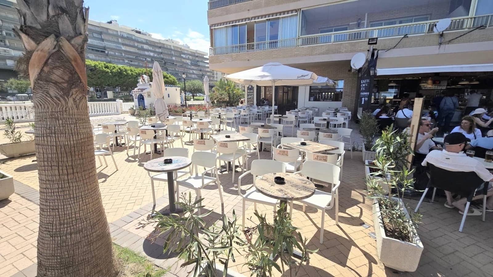 Erhverv til salg i Fuengirola - € 1.500.000 (Ref: 9994305)
