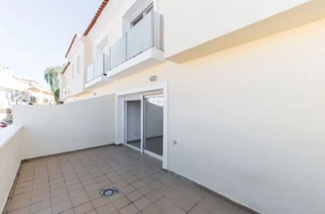4 soverom Rekkehus til salgs i Fuengirola med svømmebasseng garasje - € 499 000 (Ref: 9998871)