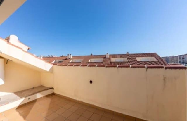 4 soverom Rekkehus til salgs i Fuengirola med svømmebasseng garasje - € 499 000 (Ref: 9998871)