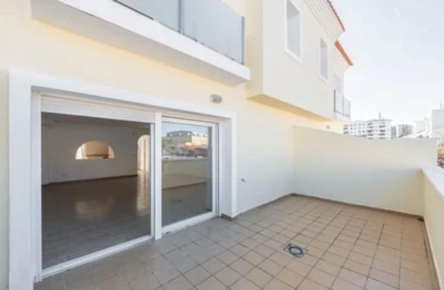 4 soverom Rekkehus til salgs i Fuengirola med svømmebasseng garasje - € 499 000 (Ref: 9998871)