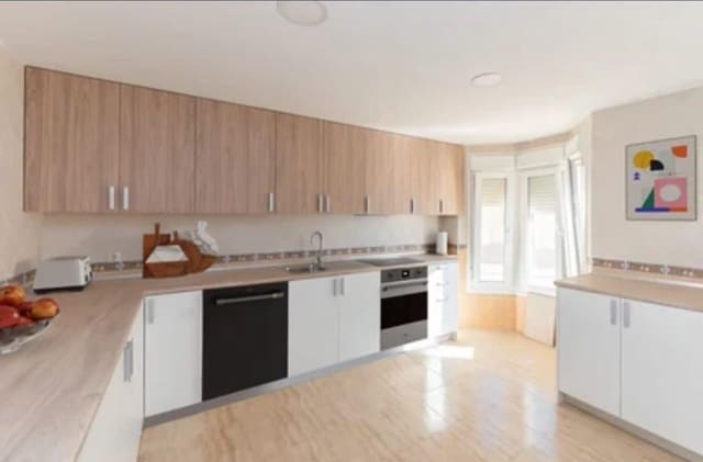 4 soverom Rekkehus til salgs i Fuengirola med svømmebasseng garasje - € 499 000 (Ref: 9998871)