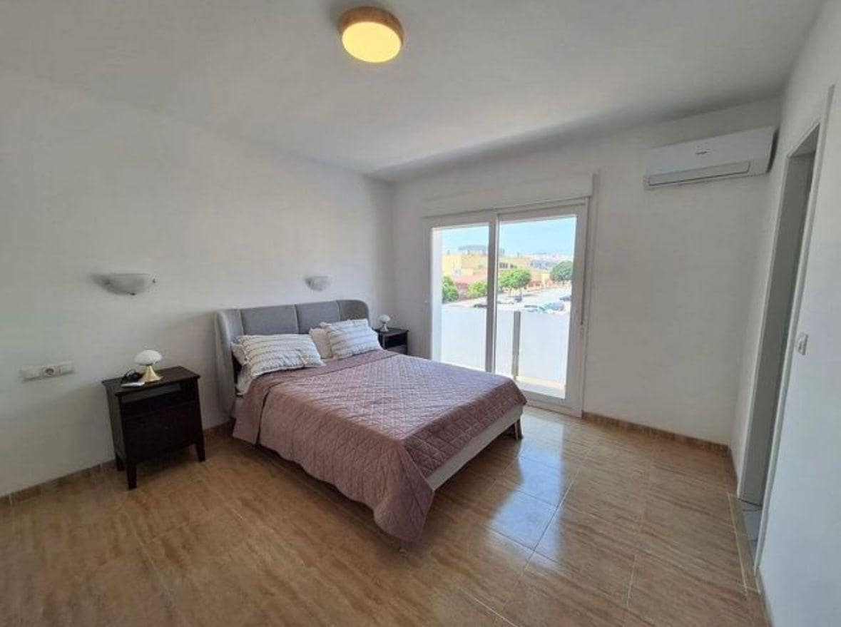 4 soverom Rekkehus til salgs i Fuengirola med svømmebasseng garasje - € 499 000 (Ref: 9998871)