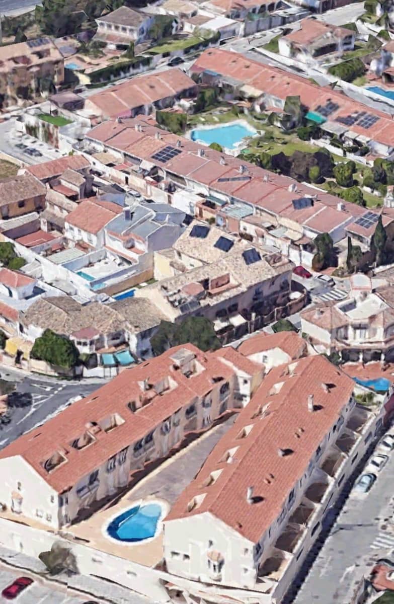 4 soverom Rekkehus til salgs i Fuengirola med svømmebasseng garasje - € 499 000 (Ref: 9998871)