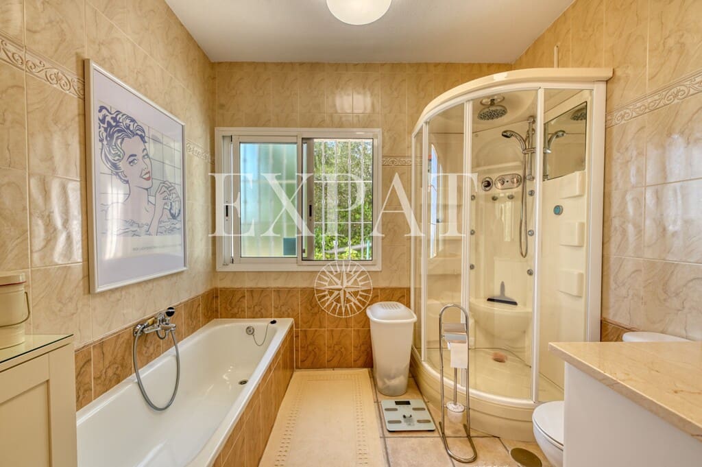4 makuuhuone Maalaistalo myytävänä paikassa Arenas mukana uima-altaan - 895 000 € (Ref: 10038698)