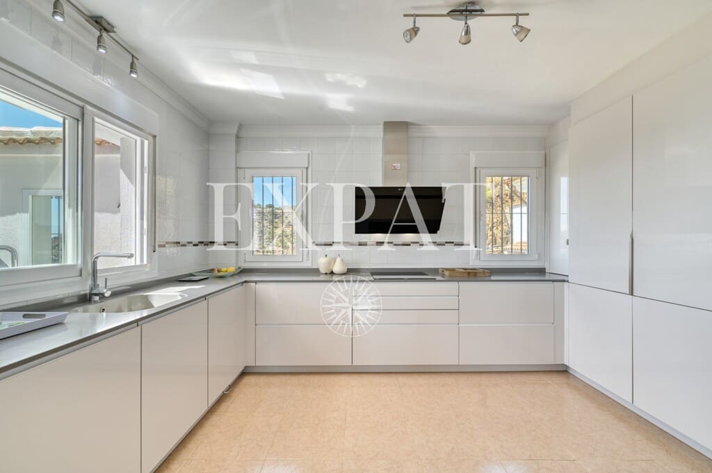 3 sypialnia Finka/Dom wiejski na sprzedaż w Sayalonga z basenem garażem - 875 000 € (Ref: 10080586)