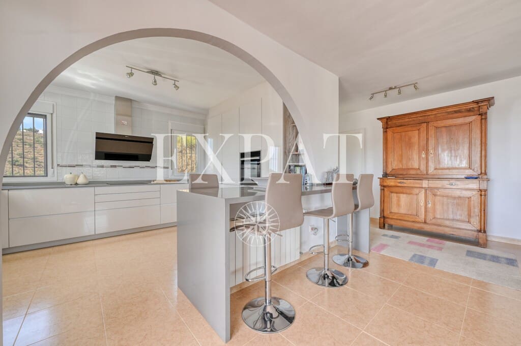 3 sypialnia Finka/Dom wiejski na sprzedaż w Sayalonga z basenem garażem - 875 000 € (Ref: 10080586)