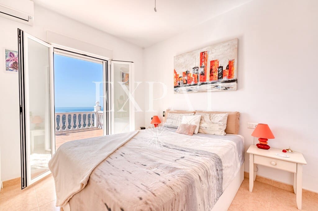 3 sypialnia Finka/Dom wiejski na sprzedaż w Sayalonga z basenem garażem - 875 000 € (Ref: 10080586)