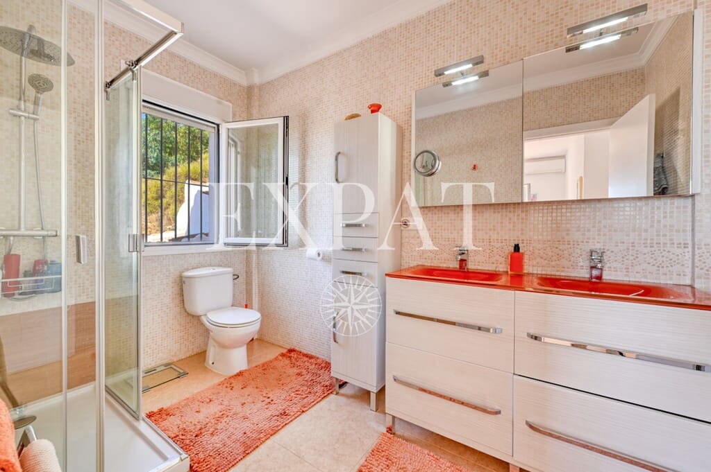3 sypialnia Finka/Dom wiejski na sprzedaż w Sayalonga z basenem garażem - 875 000 € (Ref: 10080586)