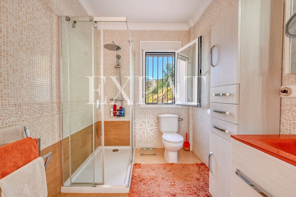 3 sypialnia Finka/Dom wiejski na sprzedaż w Sayalonga z basenem garażem - 875 000 € (Ref: 10080586)