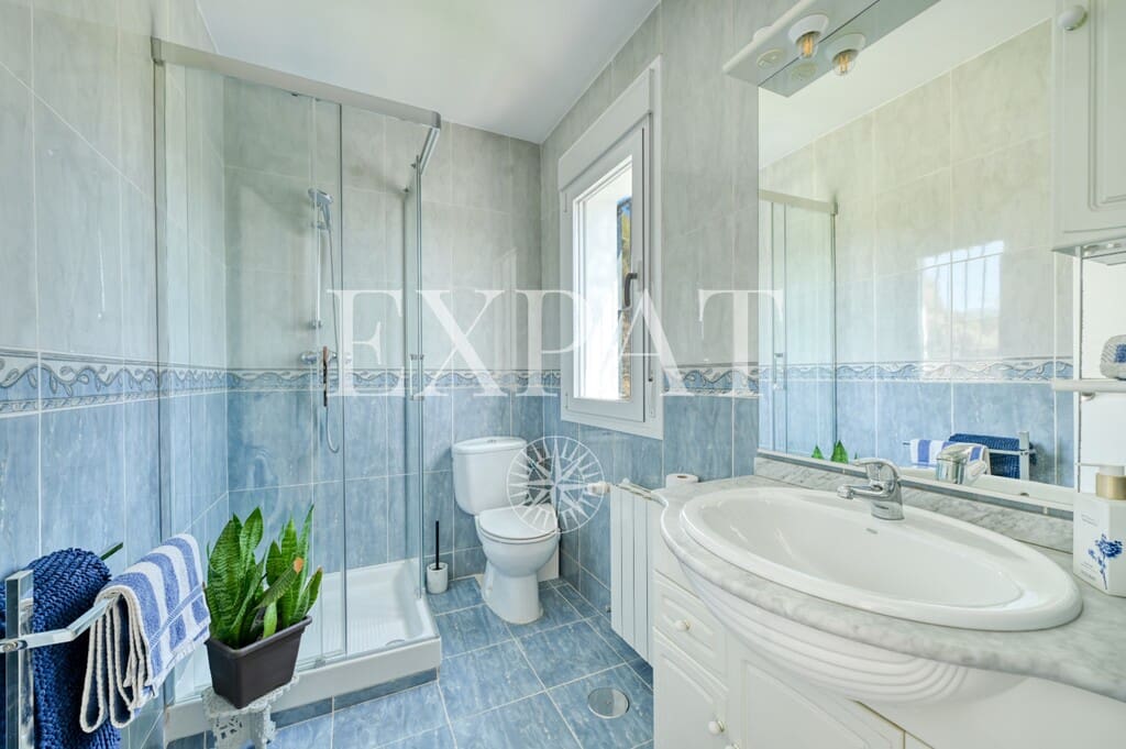 3 sypialnia Finka/Dom wiejski na sprzedaż w Sayalonga z basenem garażem - 875 000 € (Ref: 10080586)