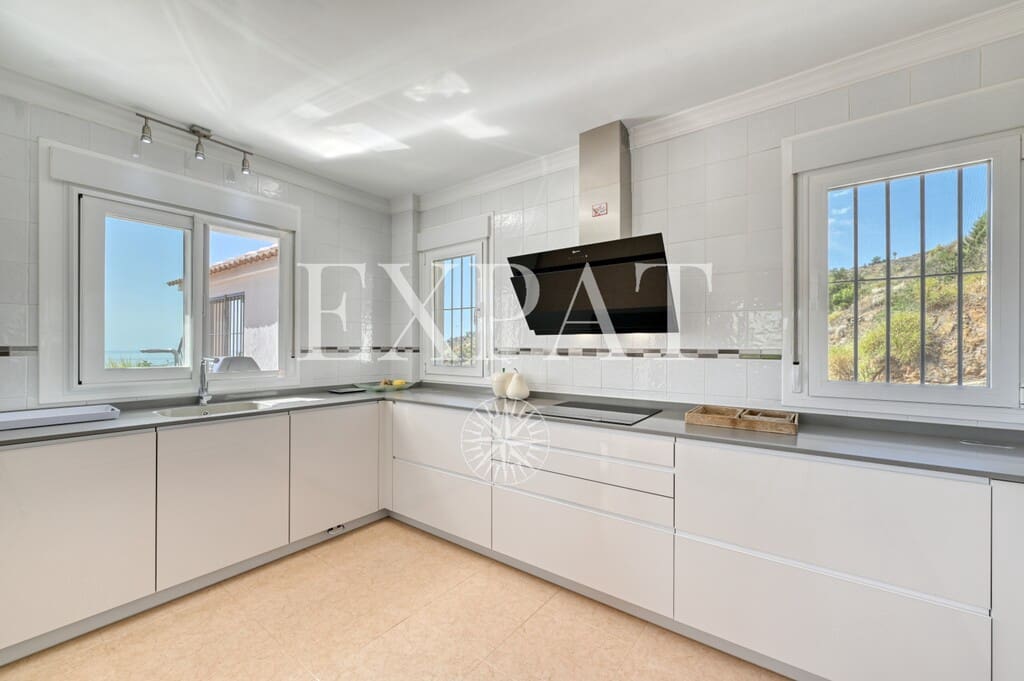 3 sypialnia Finka/Dom wiejski na sprzedaż w Sayalonga z basenem garażem - 875 000 € (Ref: 10080586)