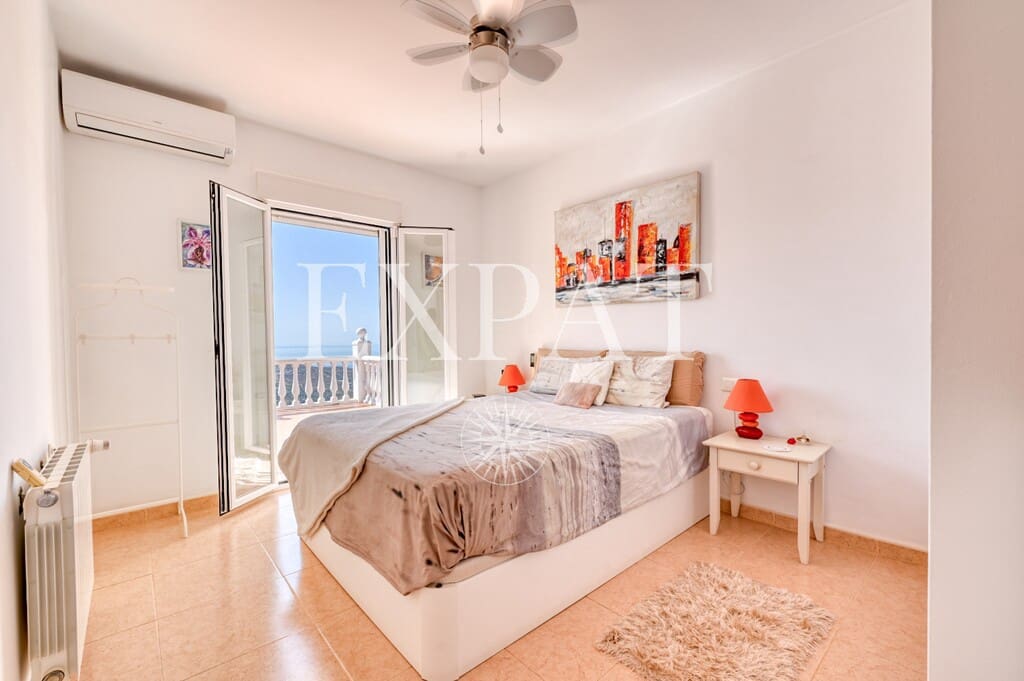 3 sypialnia Finka/Dom wiejski na sprzedaż w Sayalonga z basenem garażem - 875 000 € (Ref: 10080586)