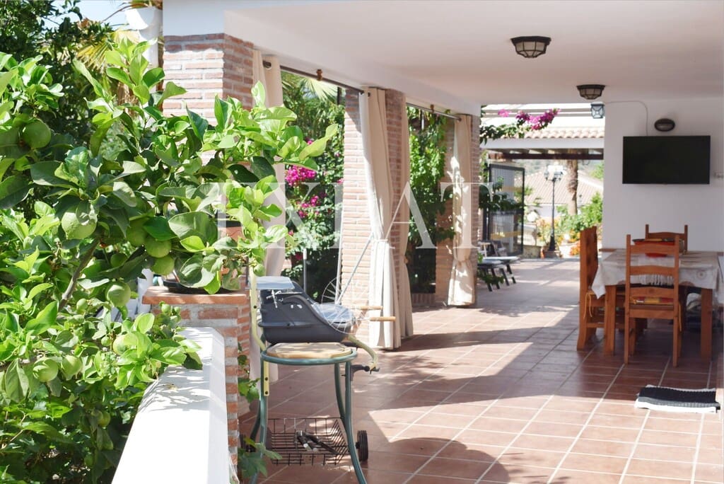 7 quarto Quinta/Casa Rural para venda em Competa com piscina garagem - 1 495 000 € (Ref: 10131371)