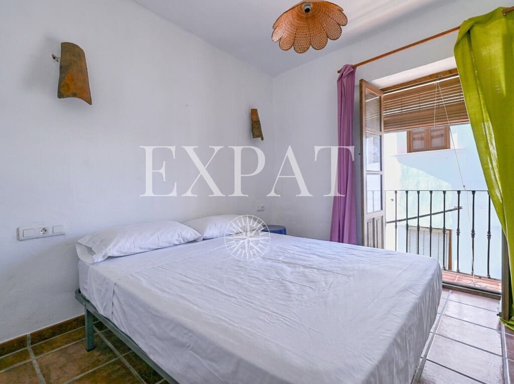 4 soveværelse Byhus til salg i Sayalonga - € 190.000 (Ref: 10173426)