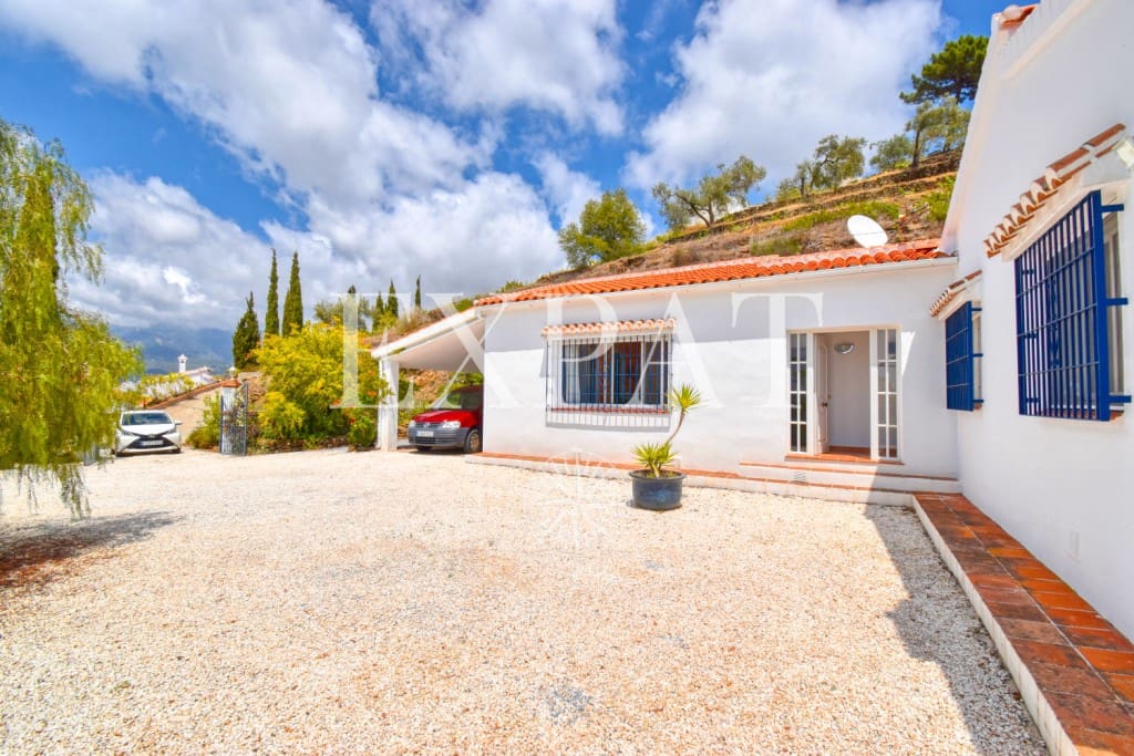 2 bedroom Finca/Country House for sale in Sayalonga with pool - € 455,000 (Ref: 7078054)