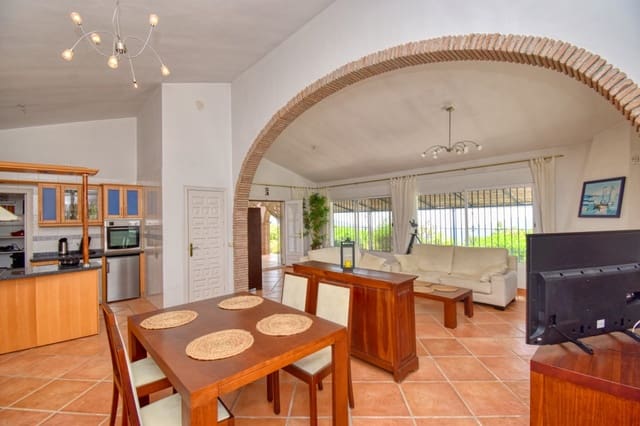 2 soveværelse Finca/Landehus til salg i Sayalonga med swimmingpool - € 455.000 (Ref: 7078054)