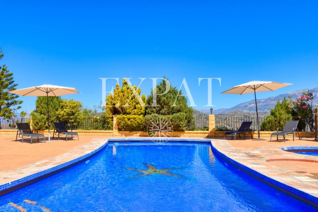 6 soveværelse Finca/Landehus til salg i Sayalonga med swimmingpool garage - € 740.000 (Ref: 7500039)