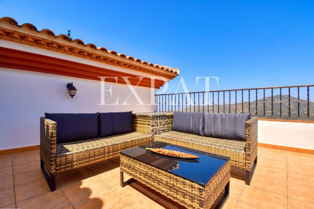 6 soveværelse Finca/Landehus til salg i Sayalonga med swimmingpool garage - € 740.000 (Ref: 7500039)