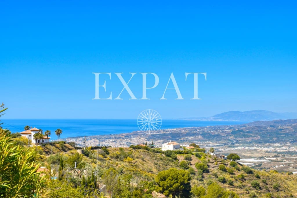 6 soveværelse Finca/Landehus til salg i Sayalonga med swimmingpool garage - € 740.000 (Ref: 7500039)