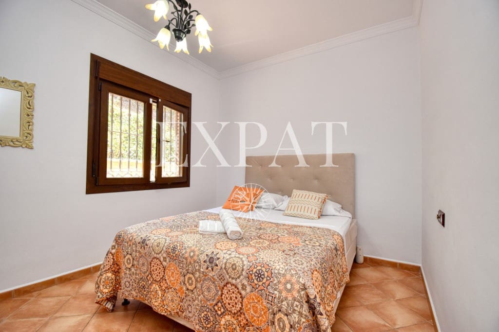 6 soveværelse Finca/Landehus til salg i Sayalonga med swimmingpool garage - € 740.000 (Ref: 7500039)