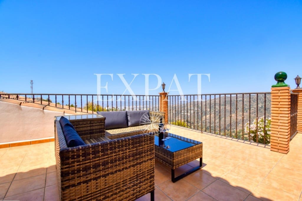 6 soveværelse Finca/Landehus til salg i Sayalonga med swimmingpool garage - € 740.000 (Ref: 7500039)