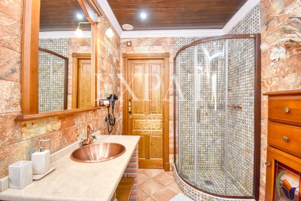 6 soveværelse Finca/Landehus til salg i Sayalonga med swimmingpool garage - € 740.000 (Ref: 7500039)